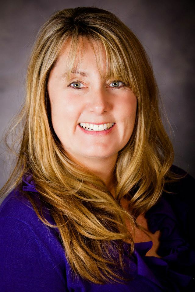 Andrea Hemmelgarn, Real Estate Broker/Real Estate Salesperson in Holland, Schmidt Realtors