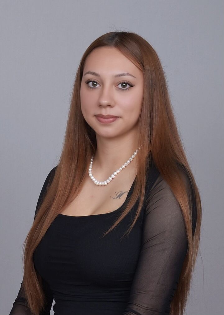 Marissa Flores,  in Oak Lawn, Circle