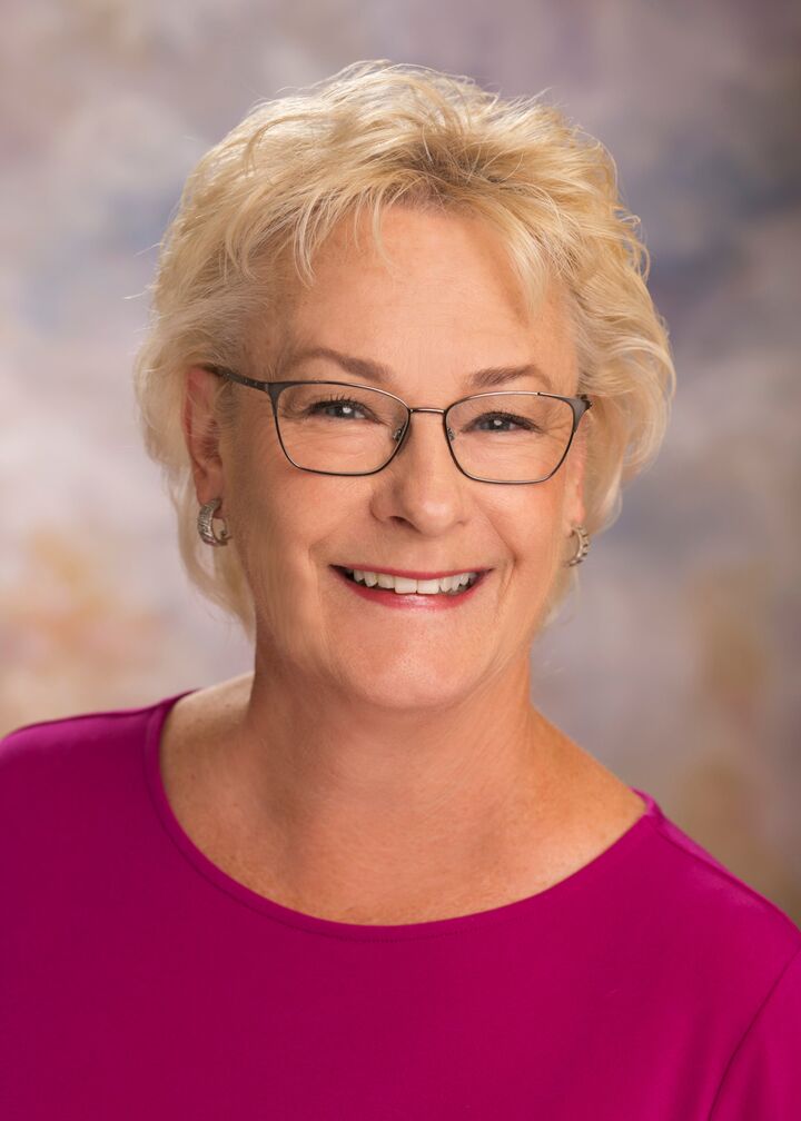 Deb Saunders, Real Estate Salesperson in Coeur D Alene, Schneidmiller Realty