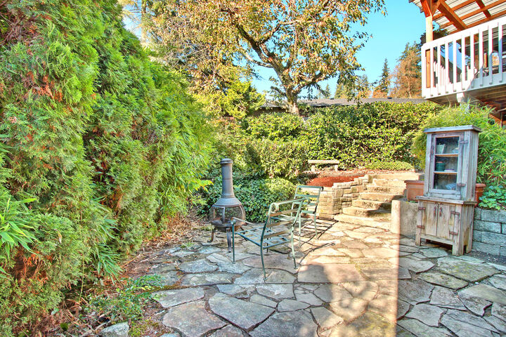 Property Photo:  915 Fir Ave  WA 98294 