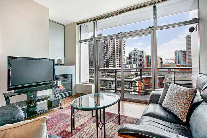 Property Photo: Living room 2033 2nd Ave 707  WA 98121 