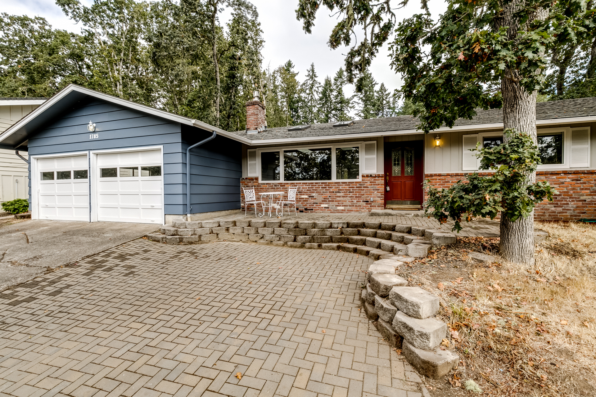 Property Photo:  1785 W 34th Ave  OR 97405 