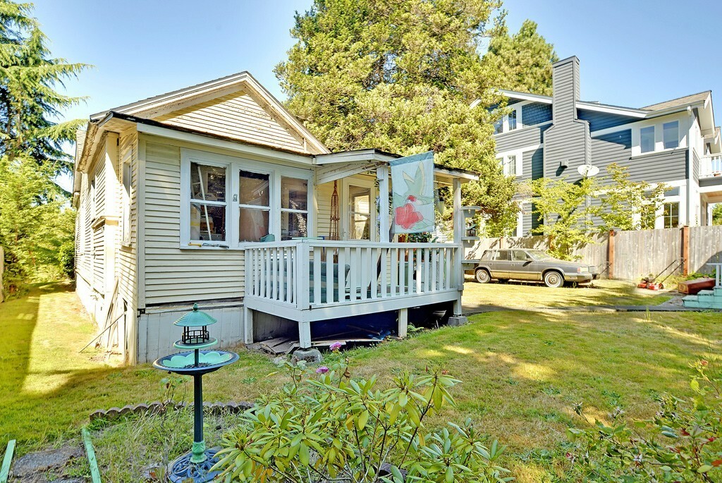 Property Photo:  6516 Earl Ave NW  WA 98117 