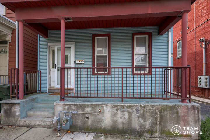 Property Photo: 916 Walnut Street PA 17042