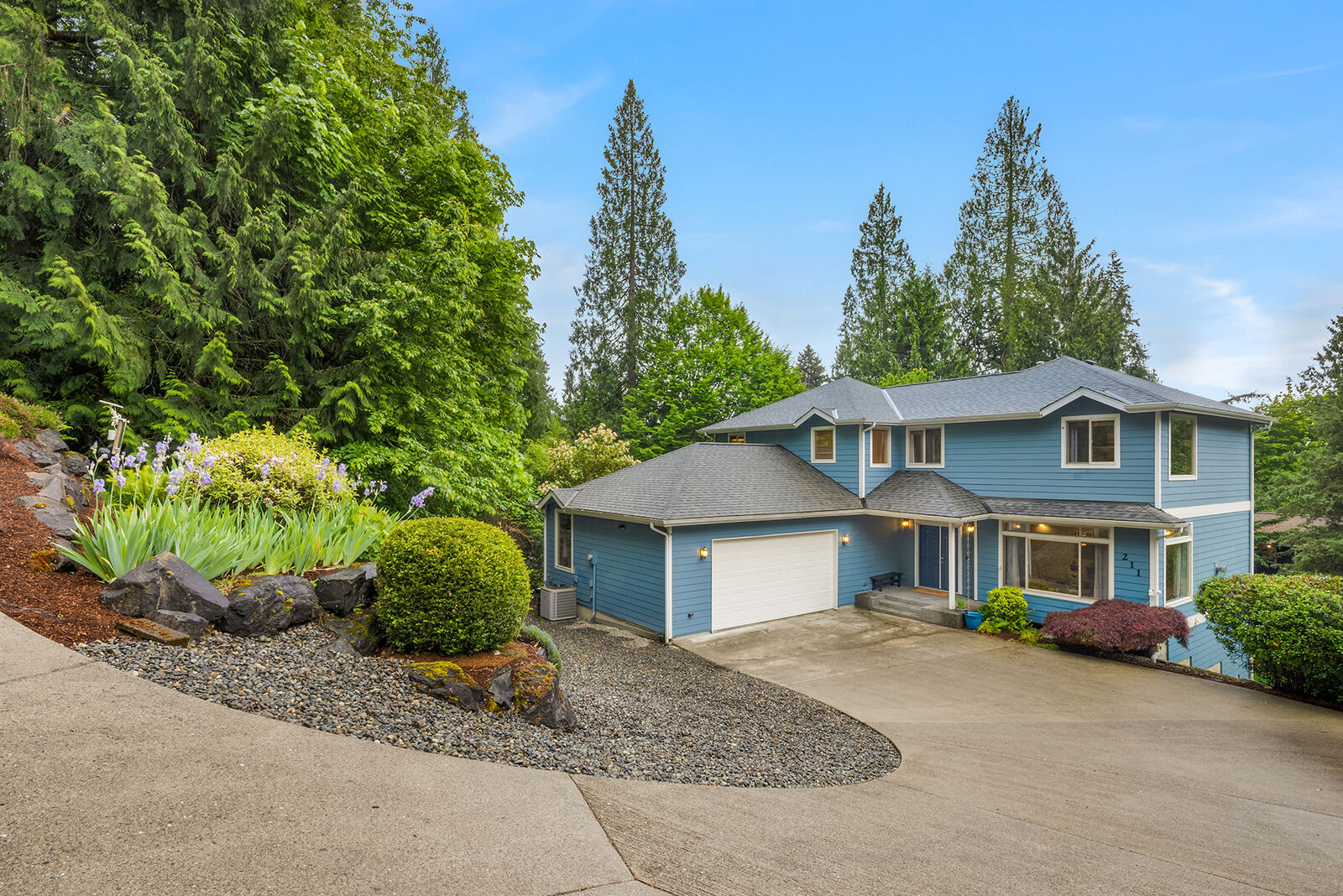 Property Photo:  211  210th Avenue NE  WA 98074 