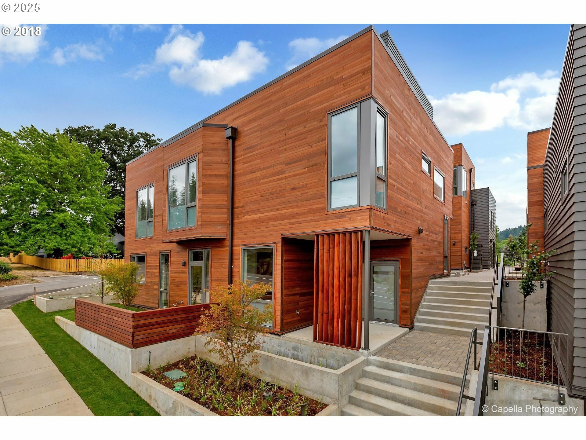 Property Photo: 2035 SW Vermont St 6 OR 97219