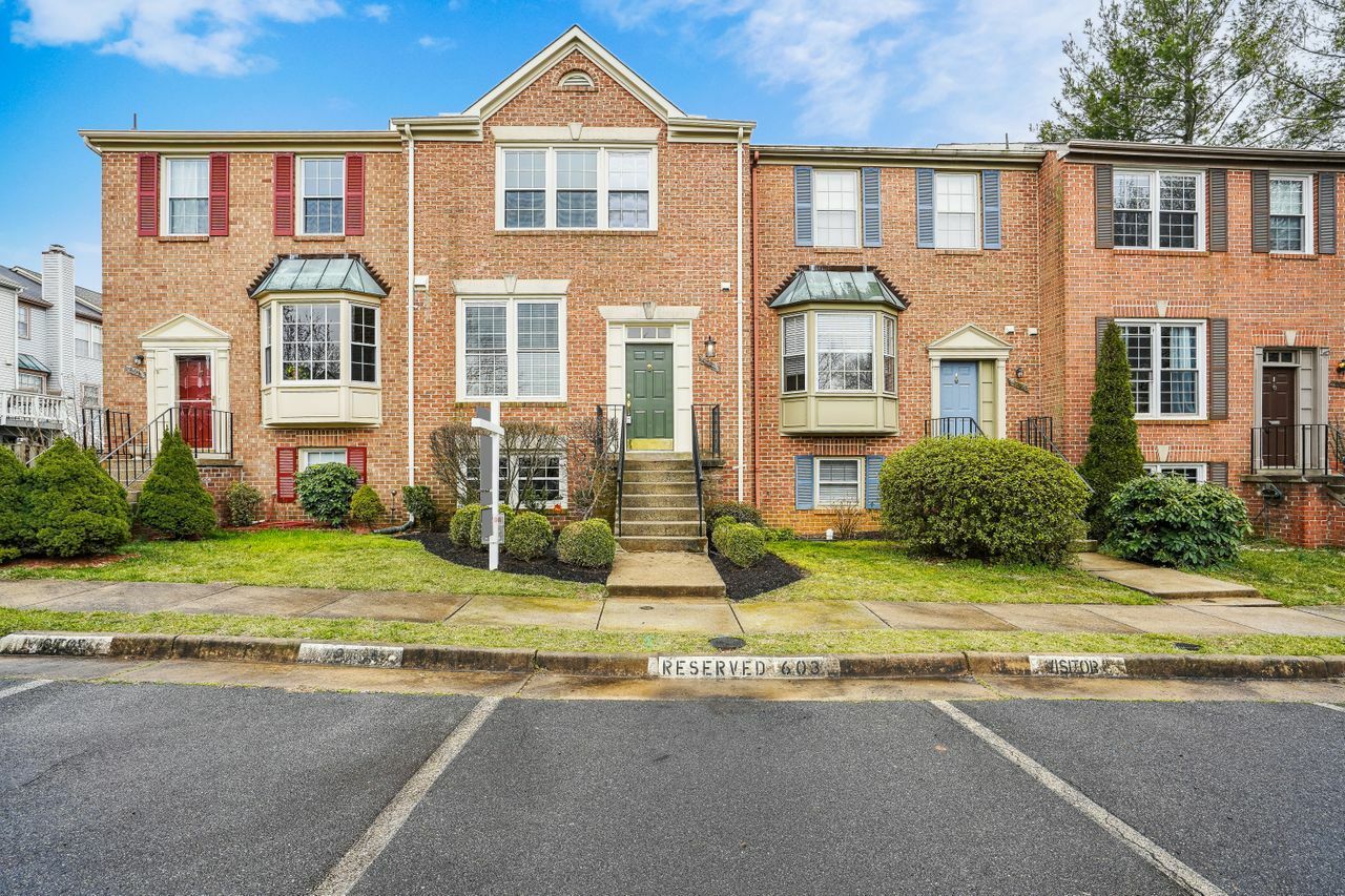 603 Davis Avenue SW  Leesburg VA 20175 photo