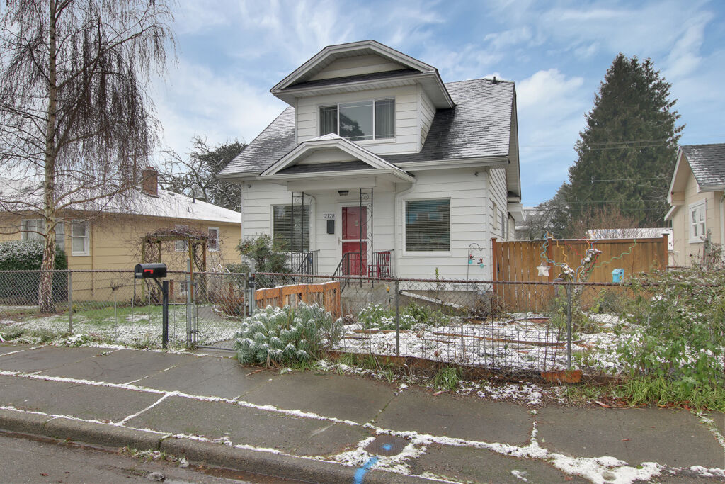 Property Photo: 2128 S Ash Street WA 98405