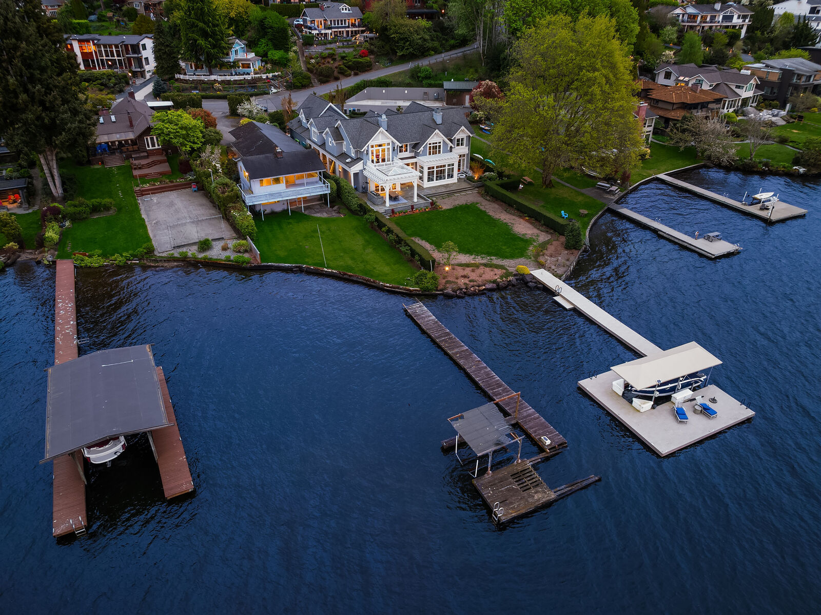 Property Photo:  1811 1/2  10th Street W  WA 98033 