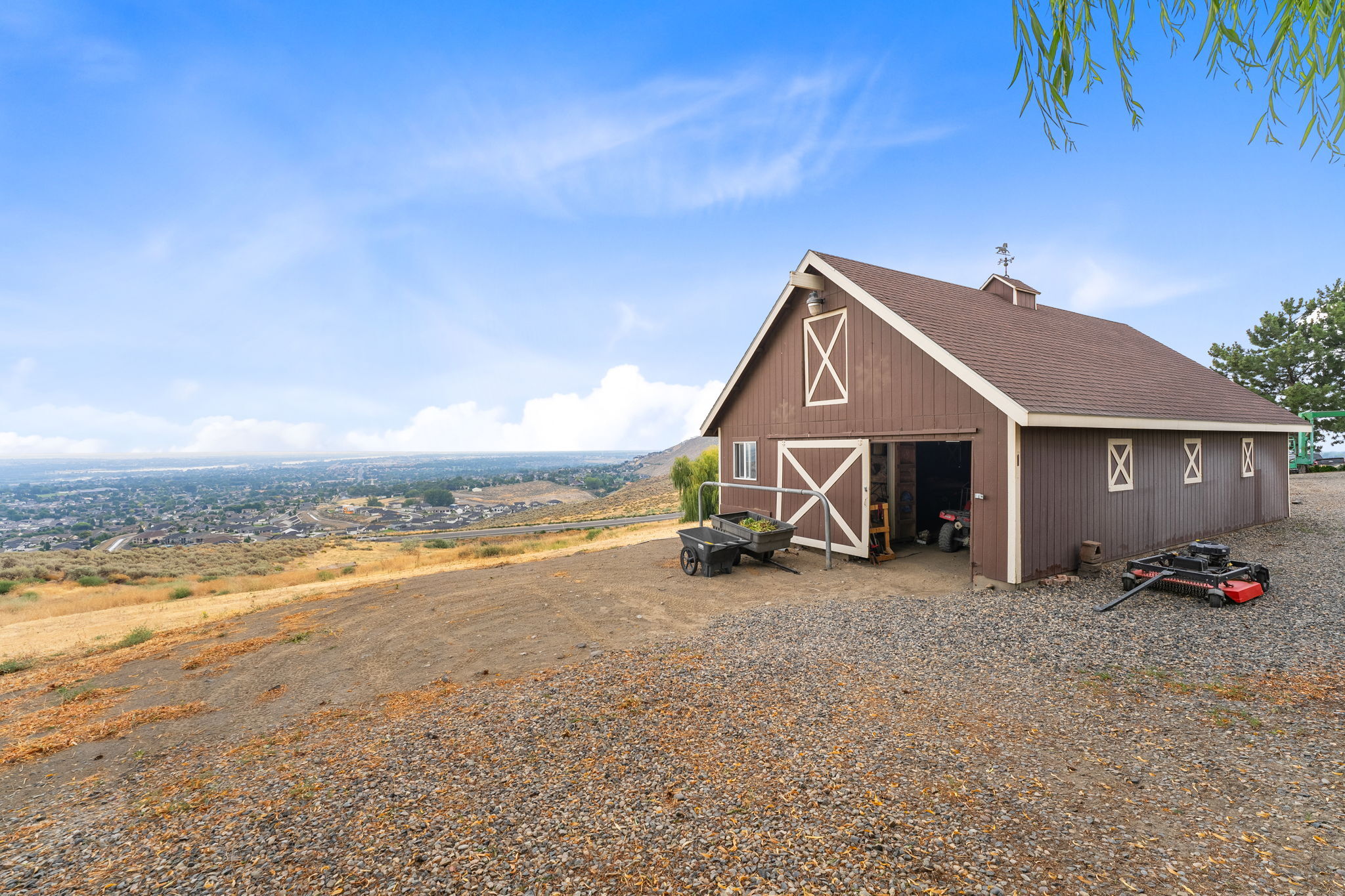 Property Photo: 1254 N Bermuda Rd WA 99352