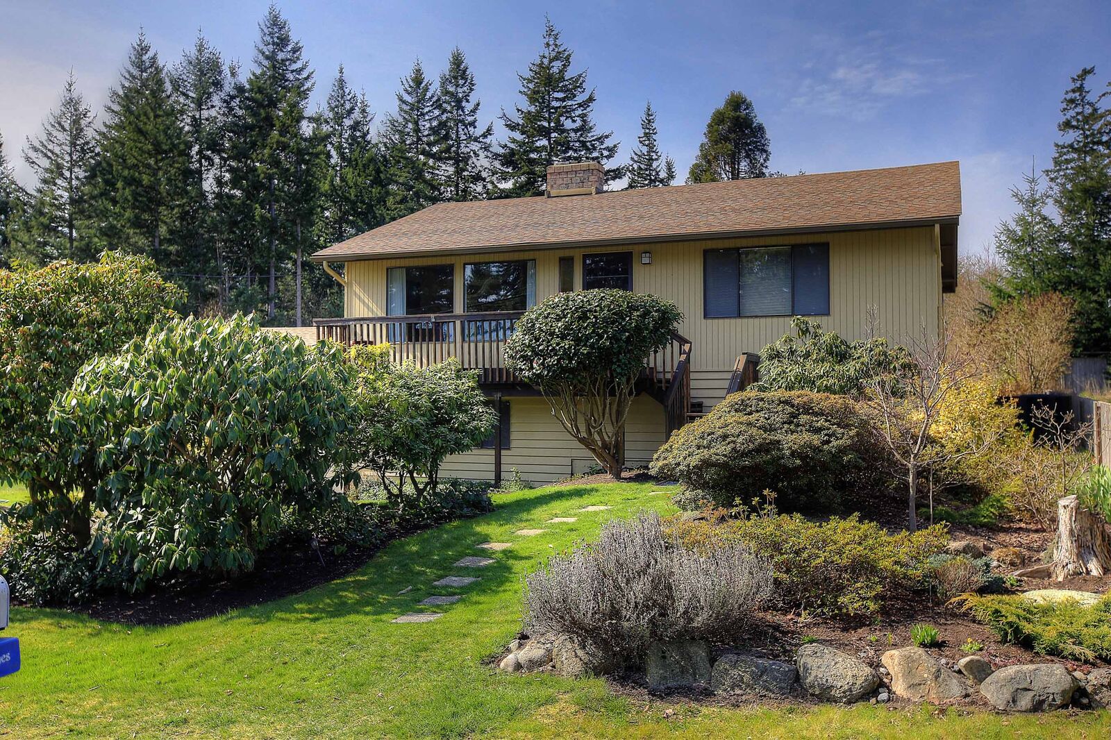 Property Photo:  425 Tam Oshanter Drive  WA 98282 