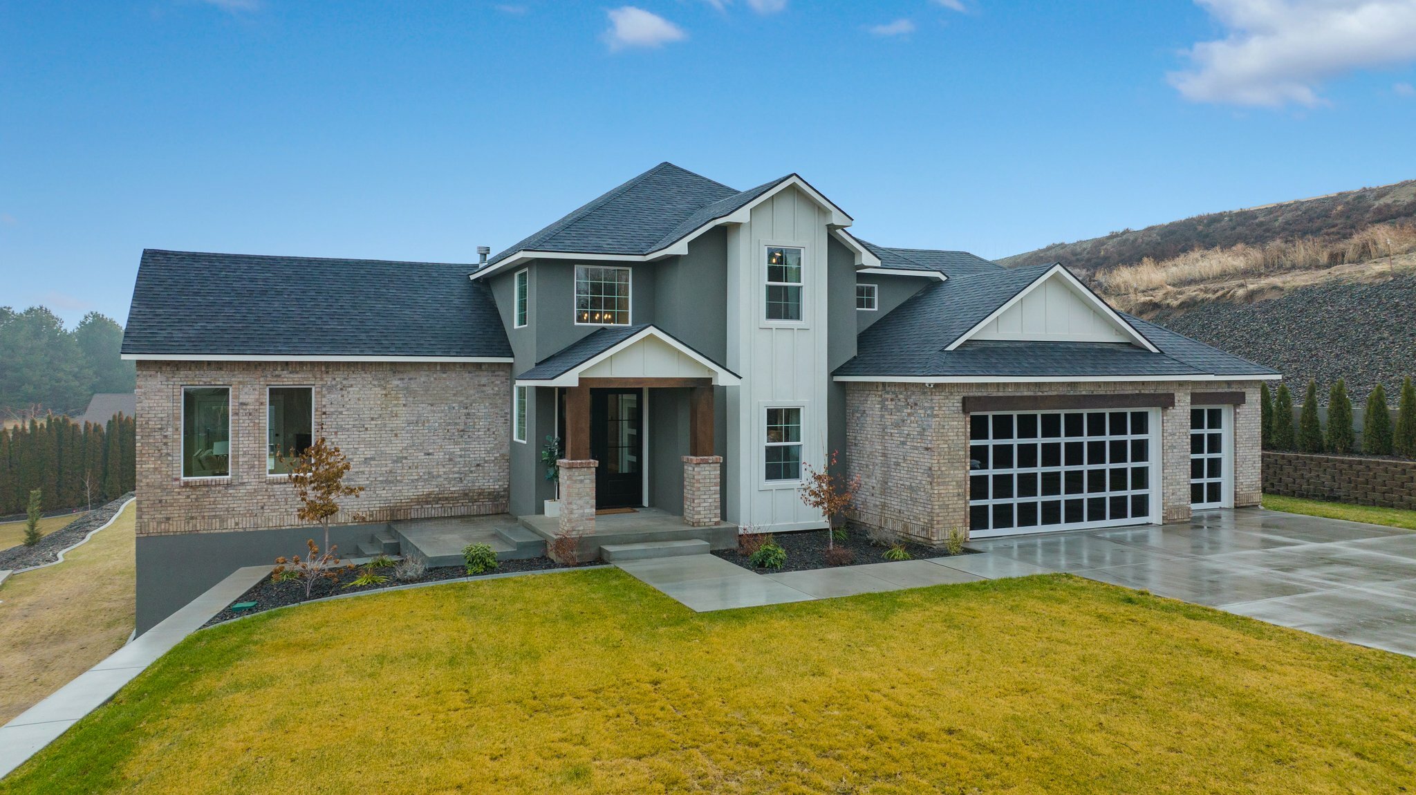 Property Photo: 8307 W 10th Ave WA 99338
