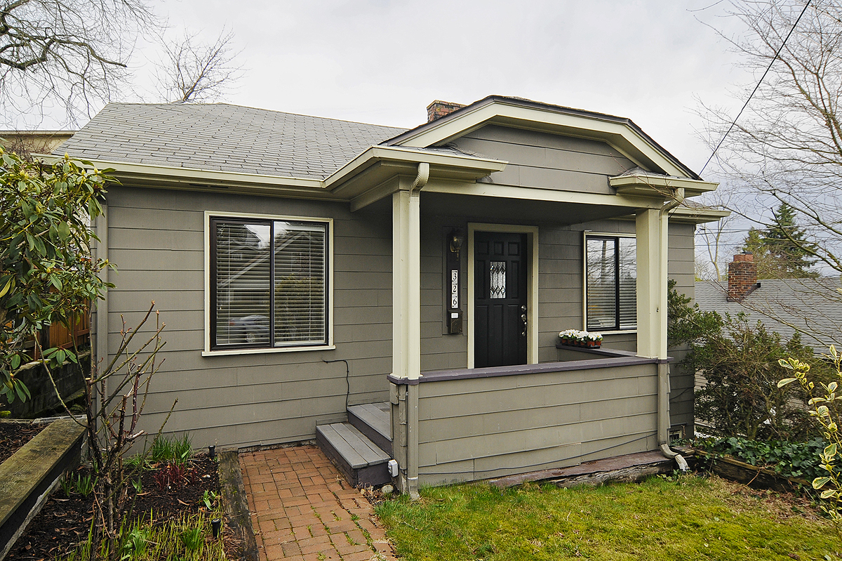 Property Photo:  326 NE 55th Street  WA 98105 