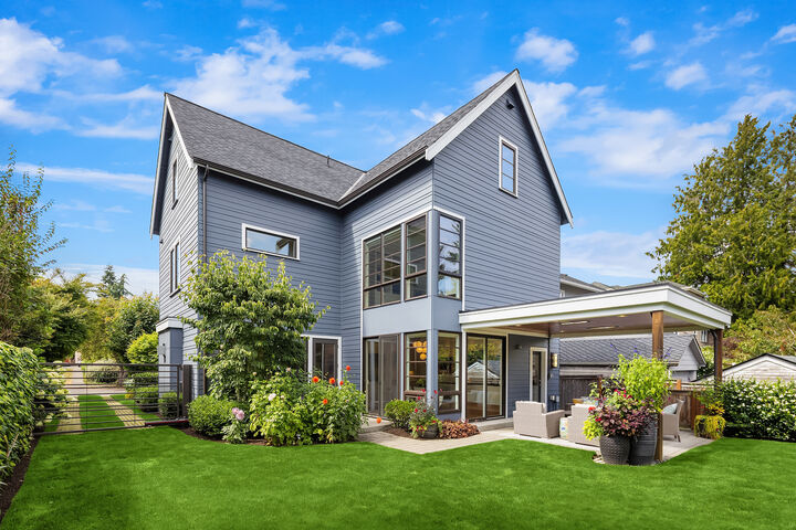 Property Photo:  1810  2nd Avenue N  WA 98109 