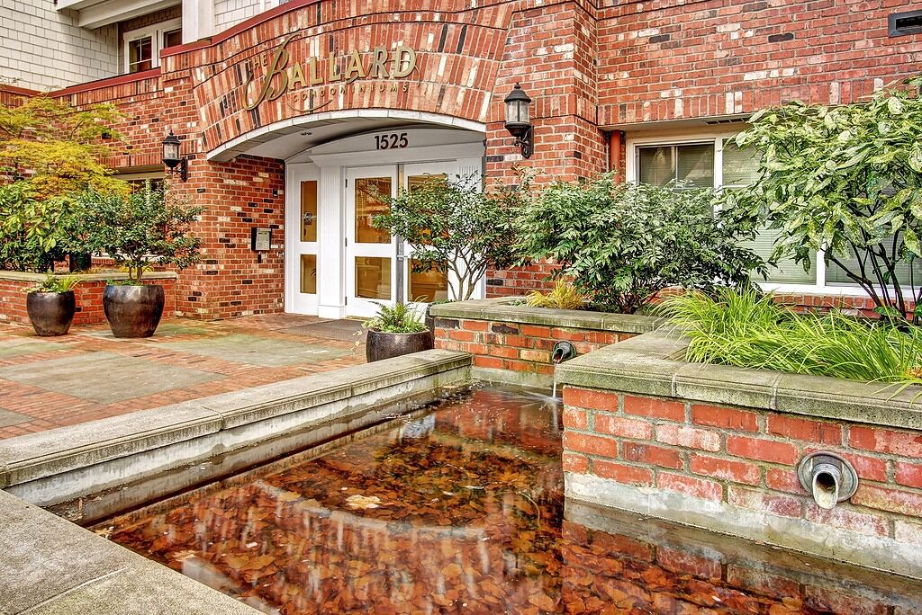 Property Photo: 1525 NW 57th St 205 WA 98107