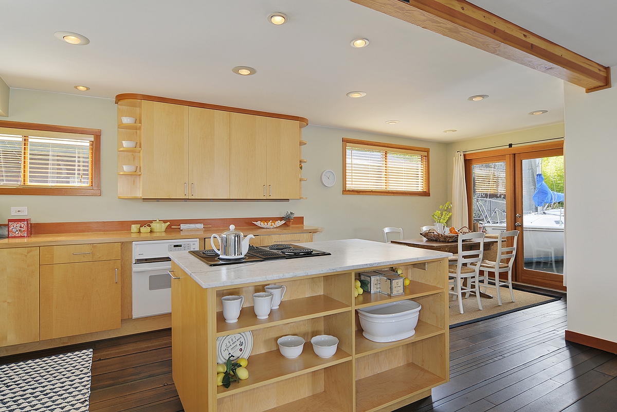 Property Photo: Living room/kitchen/dining area 2770 Westlake Ave N 6  WA 98109 