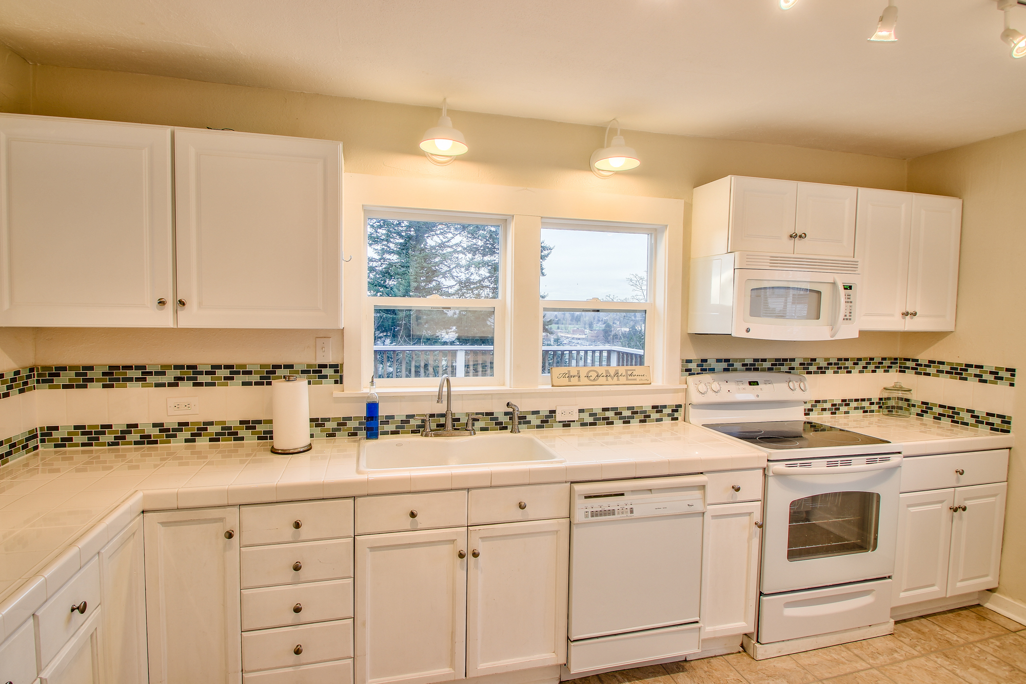 Property Photo: Interior 1011 S 9th St WA 98274