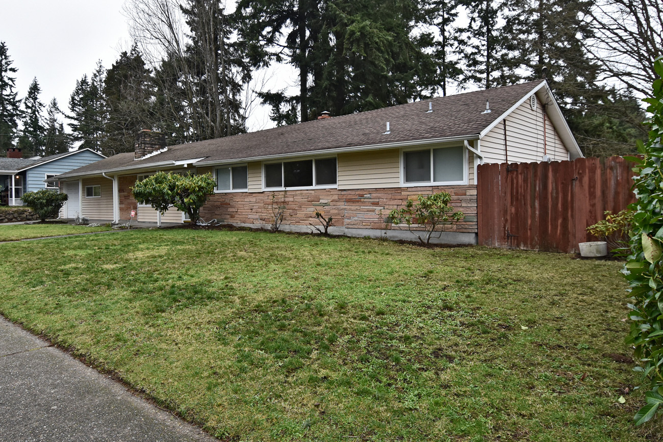 Property Photo:  5503 228th St SW  WA 98043 