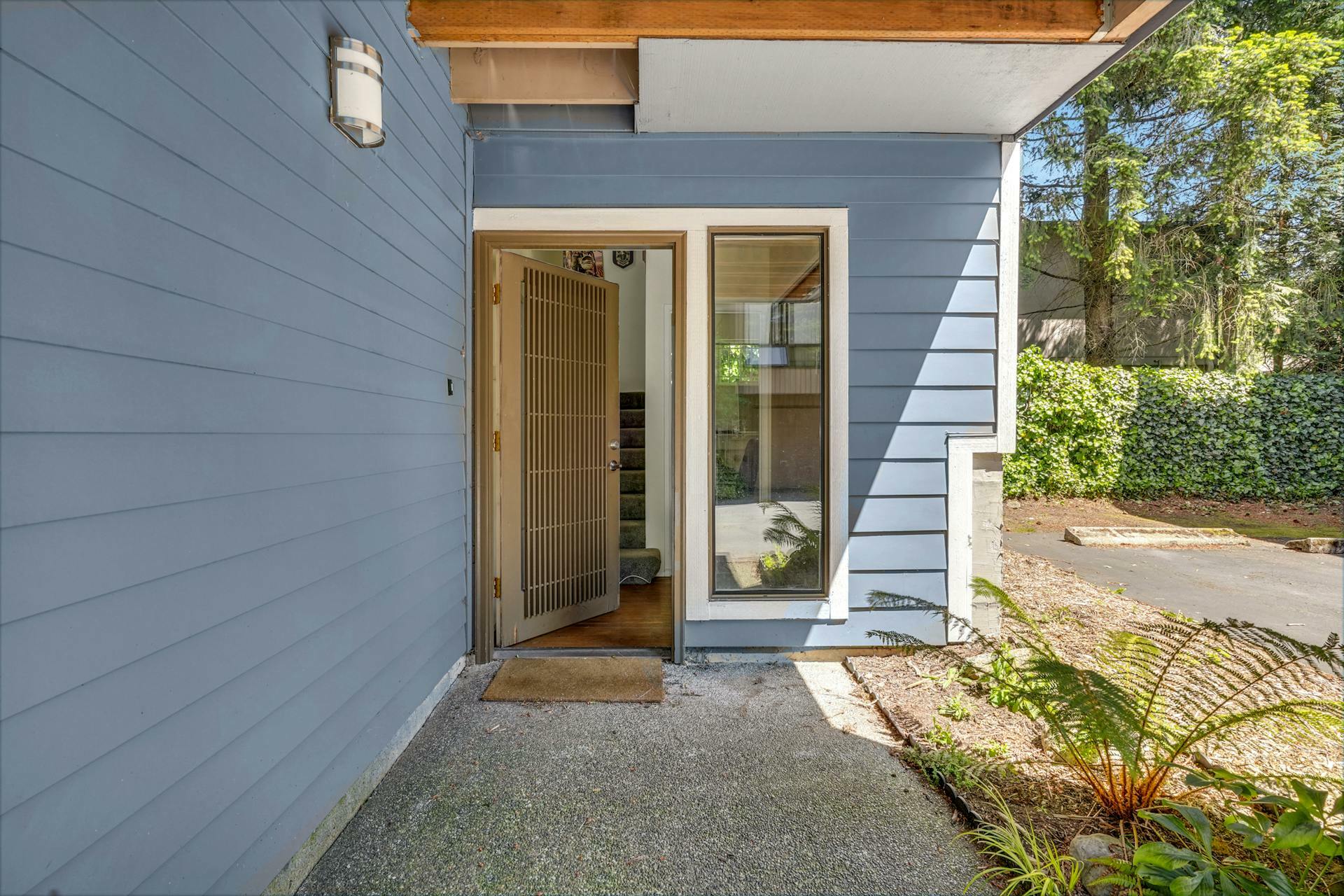 Property Photo:  1409 N 200th Street A6  WA 98133 