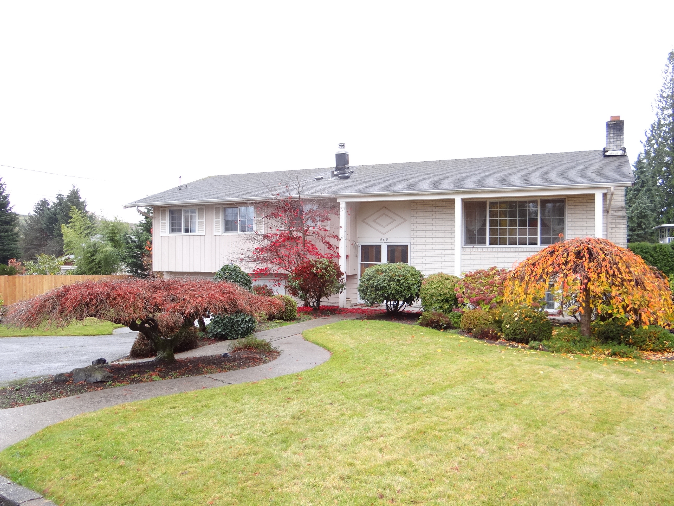 Property Photo:  565 S 158th St  WA 98148 