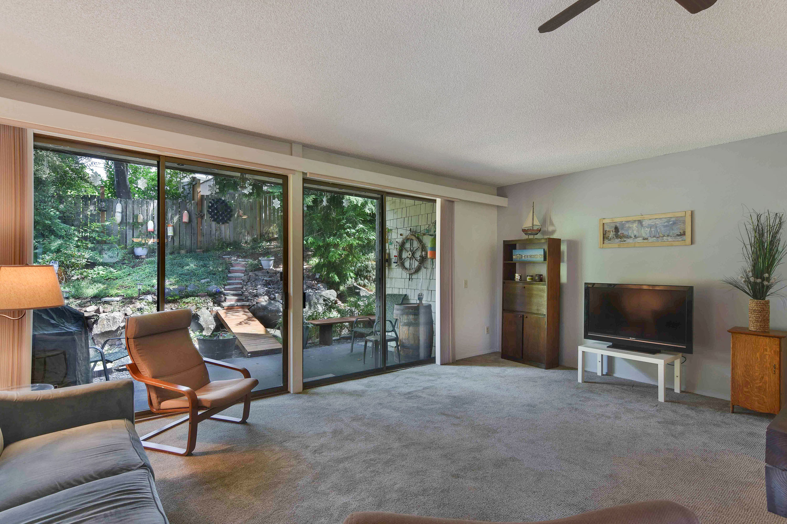 Property Photo: Living room 22715 Lakeview Dr J-1  WA 98043 