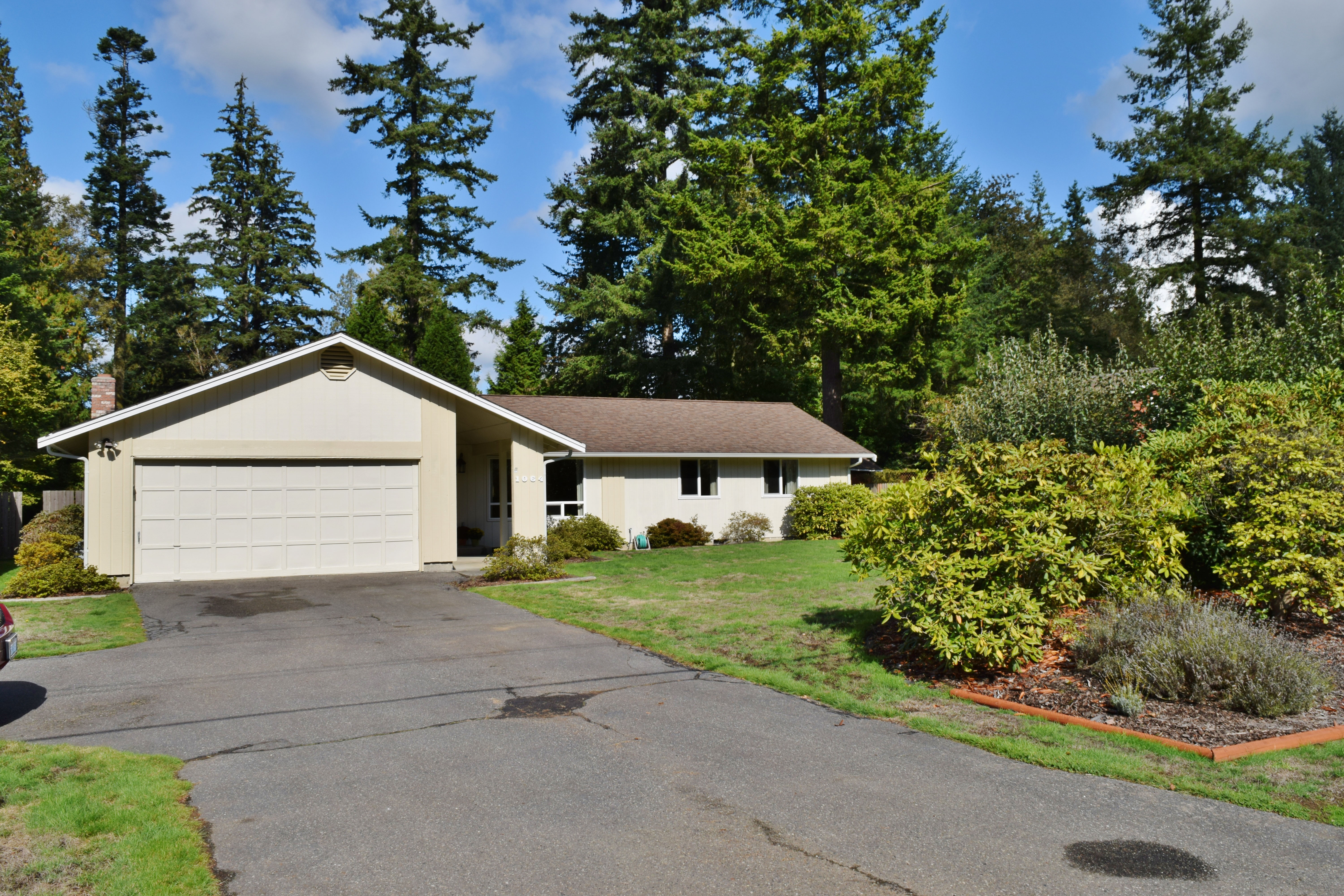 Property Photo: 1064 W Laurel Rd WA 98248