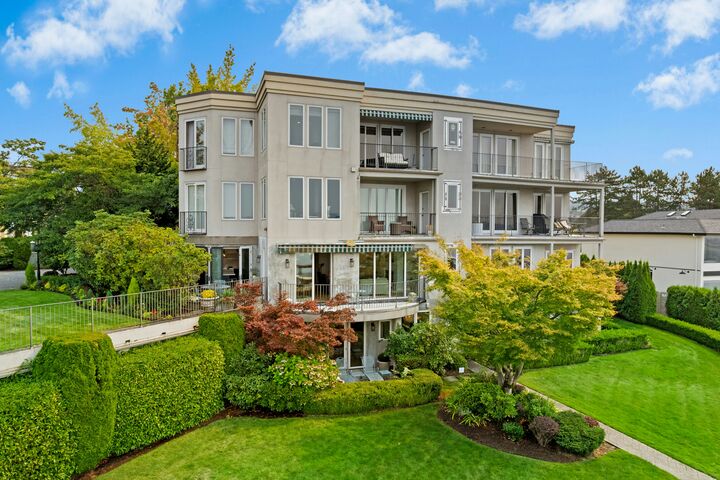 Property Photo: 111 Lake Avenue W 102 WA 98033