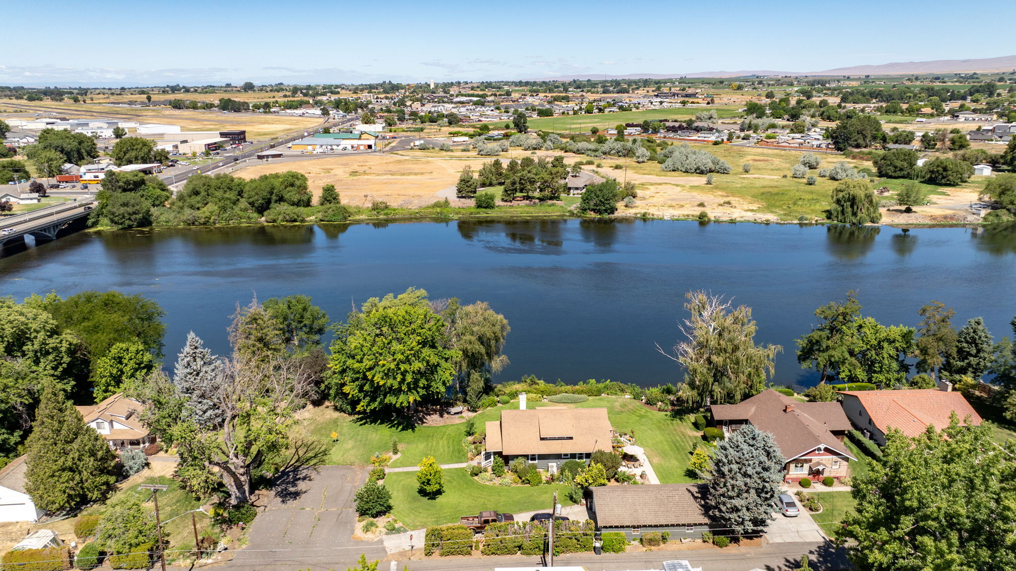 Property Photo: 106 7th St WA 99350