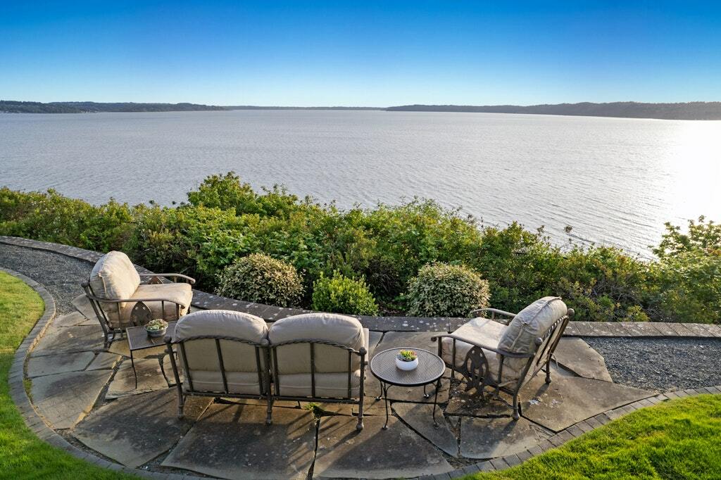 Property Photo: 24635 8th Avenue S WA 98198