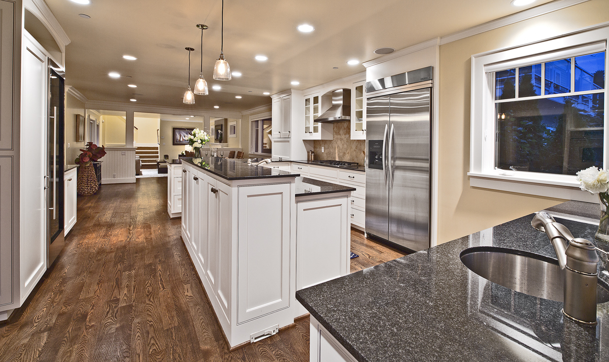 Property Photo: Kitchen 8252 Avalon Dr  WA 98040 