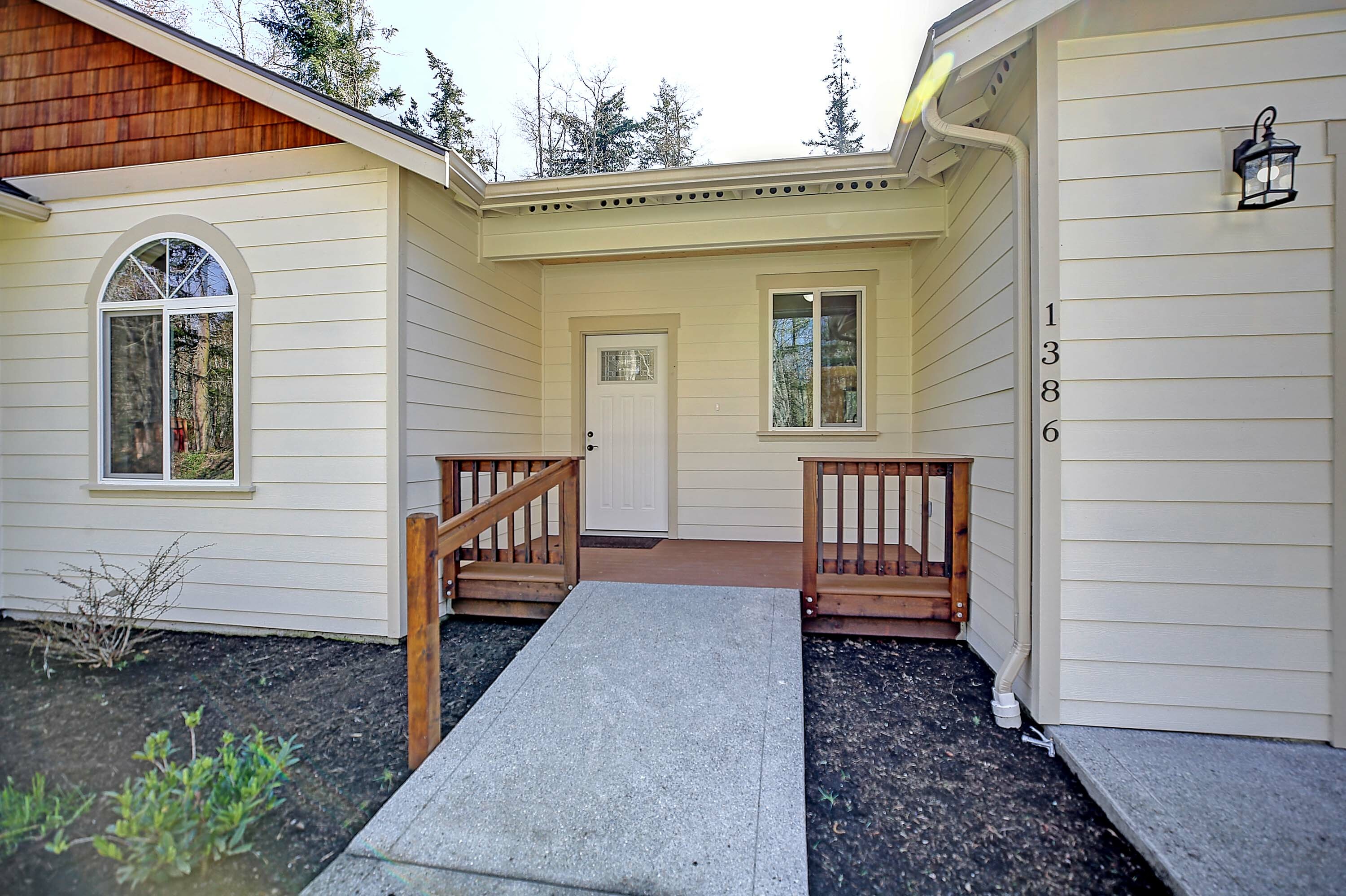 Property Photo:  1386 Midcrest Rd  WA 98282 