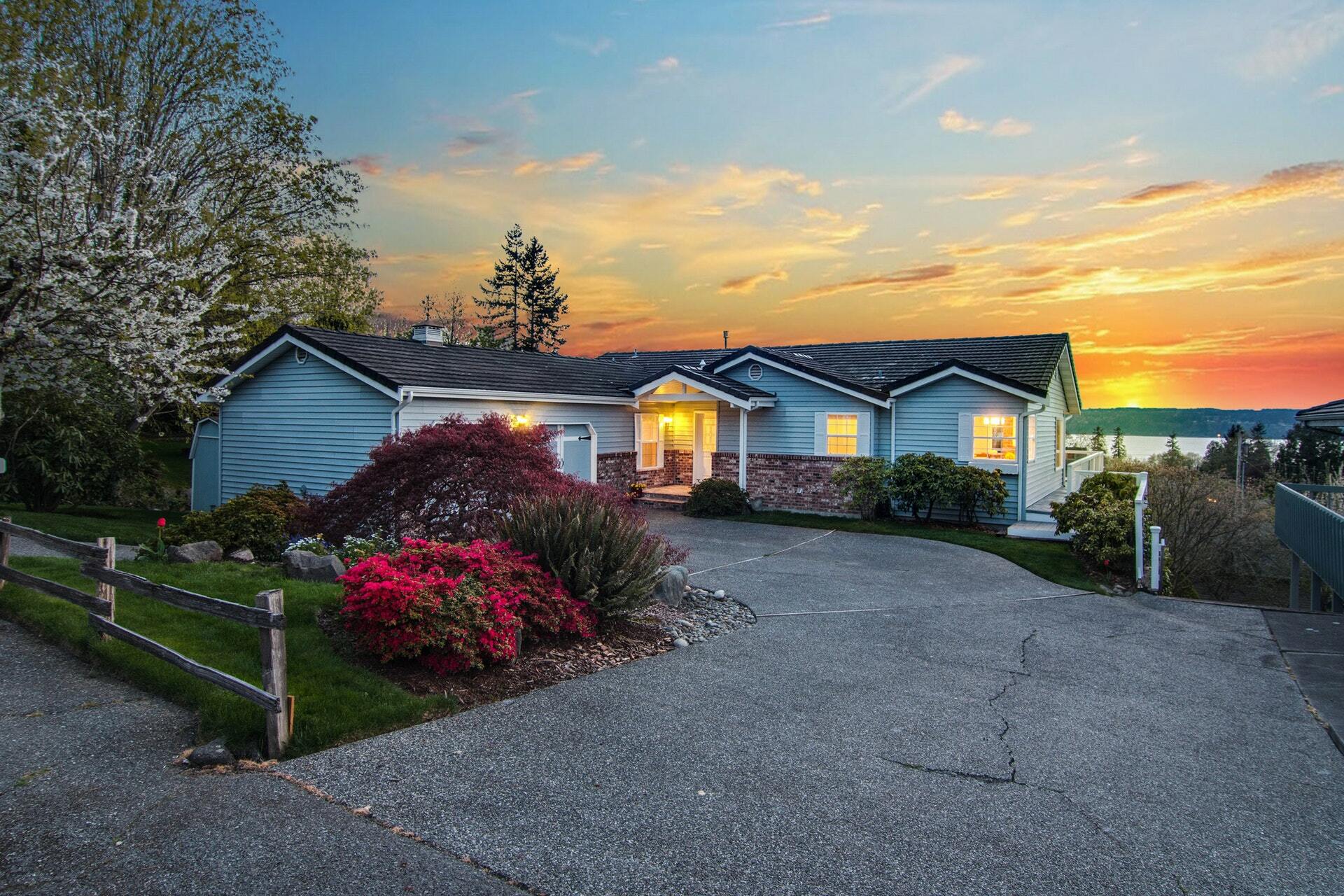 Property Photo:  5020 Alki Dr  WA 98203 