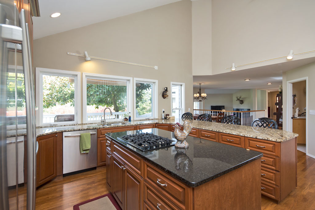 Property Photo: Kitchen 6112 76th Dr SE  WA 98290 