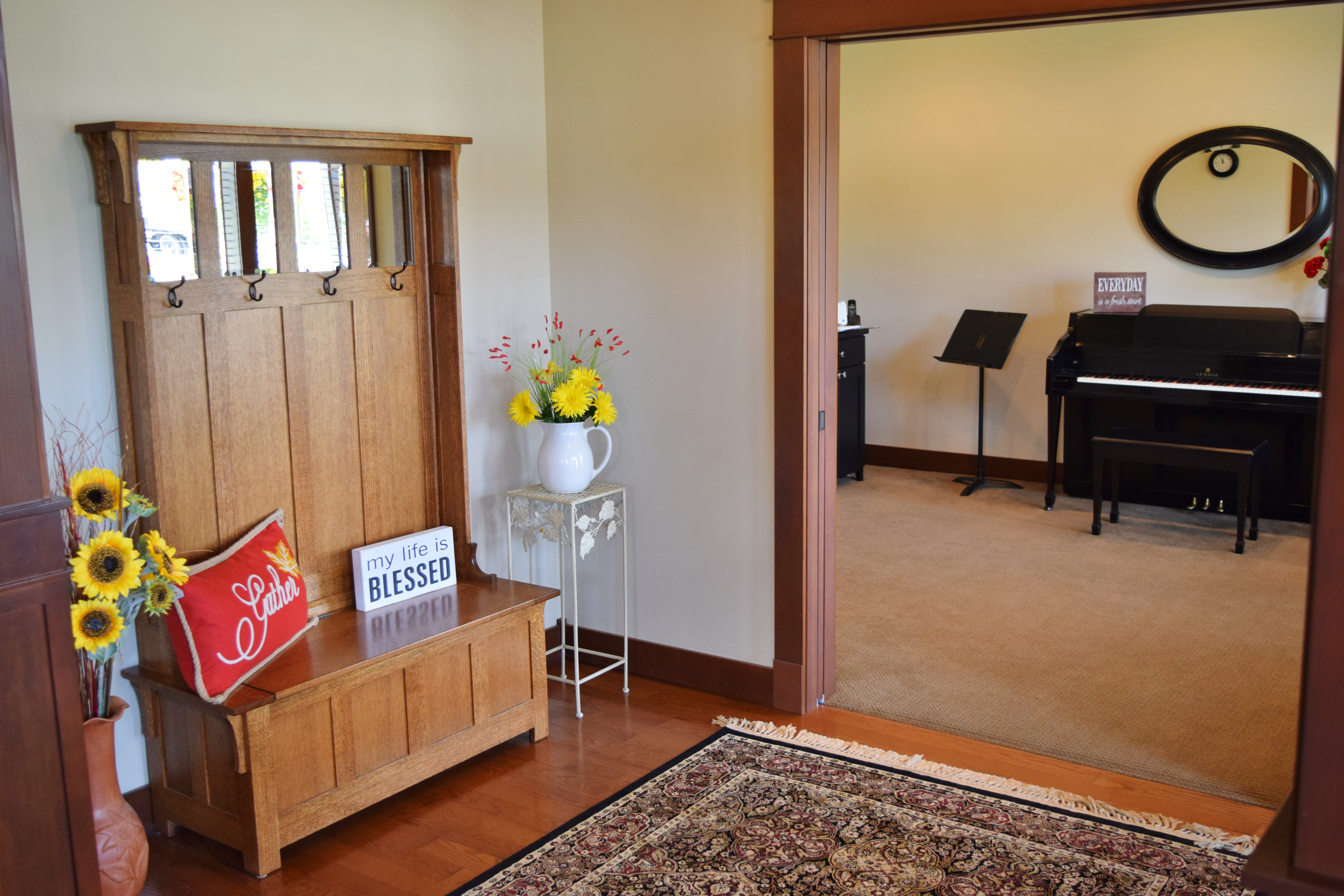 Property Photo: Foyer 406 E Grover St WA 98264