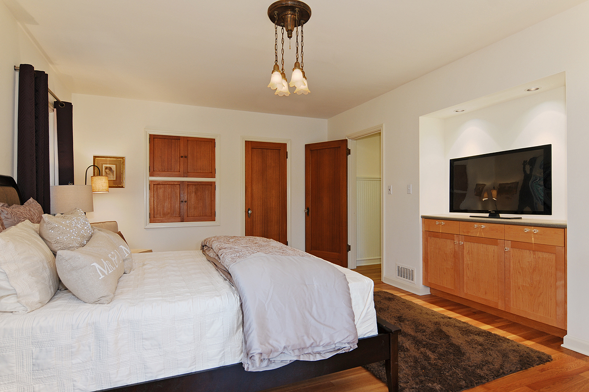 Property Photo: Bedroom, sun room & bathroom (main floor) 7702 Sunnyside Ave N  WA 98103 