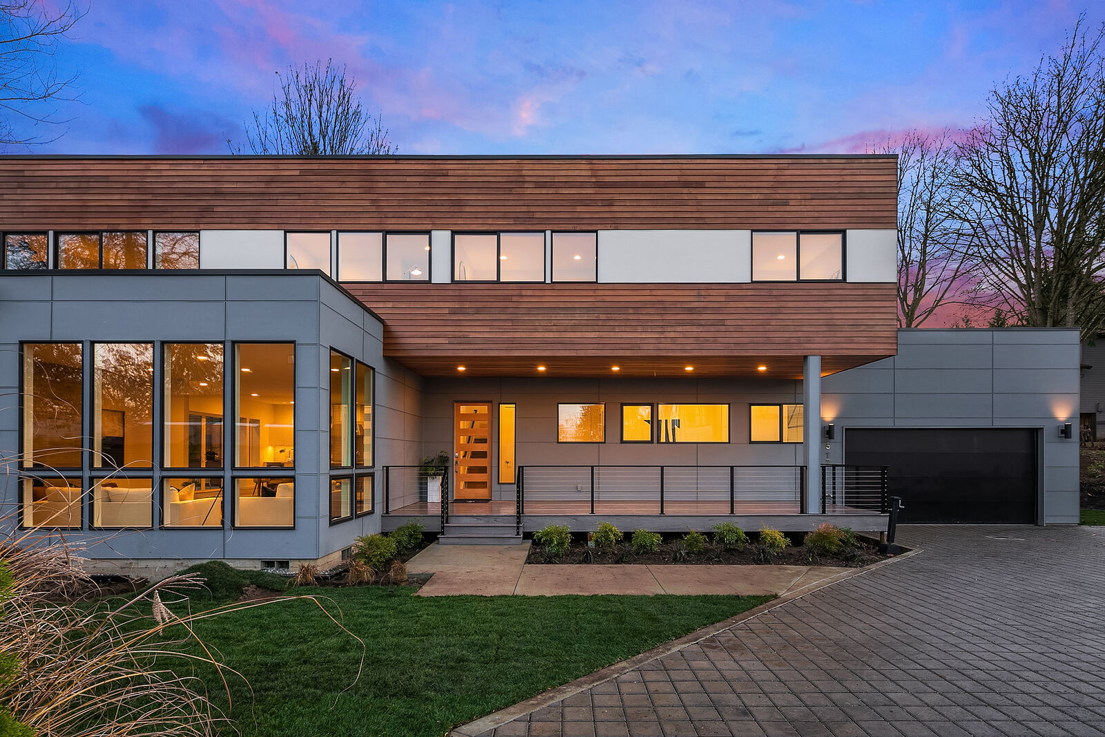 Property Photo:  517 18th Ave  WA 98033 