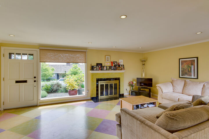 Property Photo: 5802 ne 57th st, seattle 98105 5802 NE 57th St  WA 98105 
