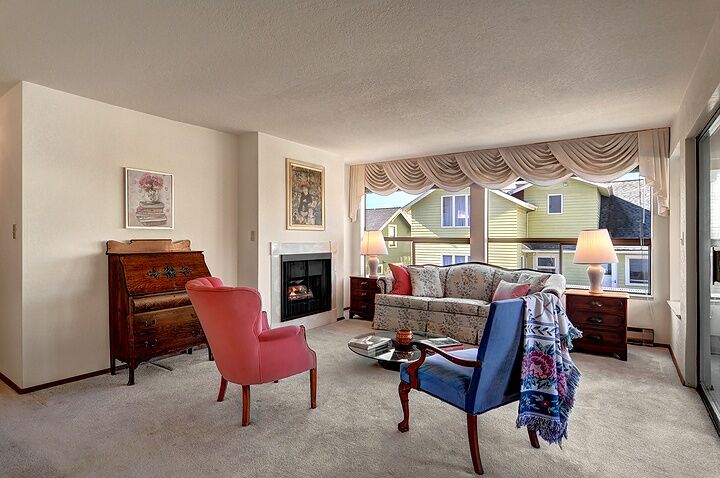 Property Photo: Inviting living room 5711 Phinney Avenue N 103 WA 98103