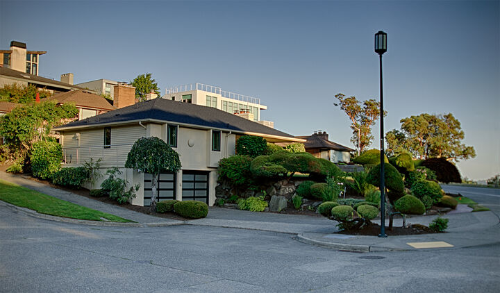 1466  Magnolia Boulevard W  Seattle WA 98199 photo