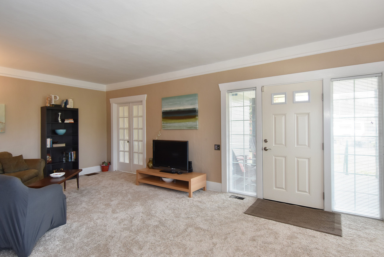 Property Photo: Living & dining rooms 11630 Roseberg Ave S  WA 98168 