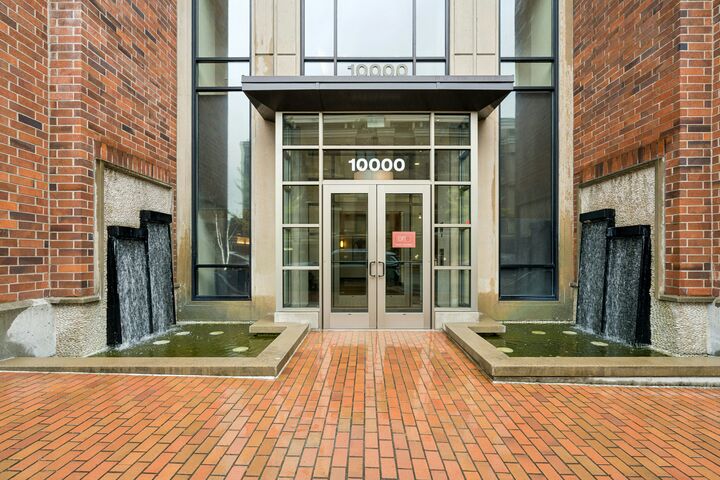 Property Photo:  10000  Main Street 507  WA 98004 