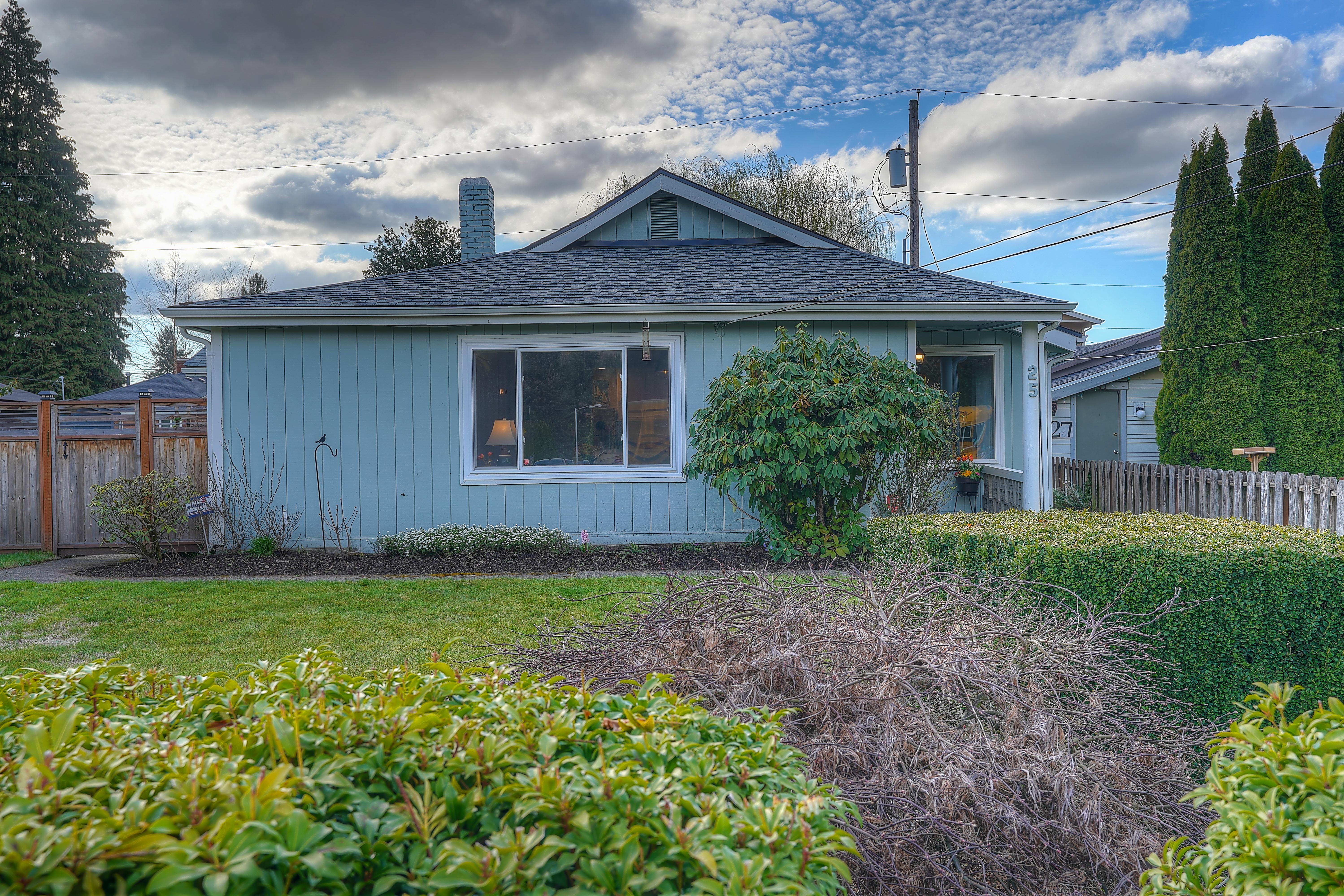 Property Photo:  25 R Street NE  WA 98002 