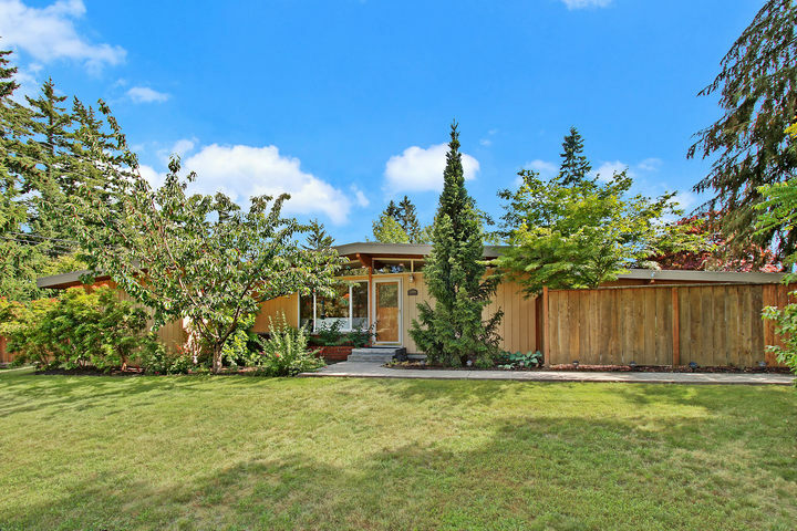 Property Photo:  6008 Dale Way  WA 98036 