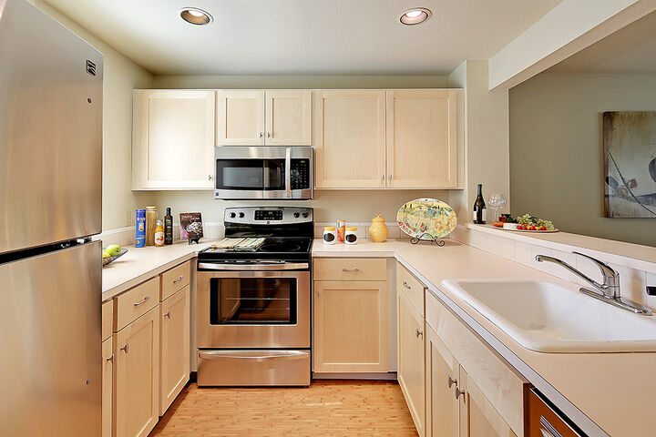 Property Photo: Kitchen 15600 116th Ave NE D4 WA 98011