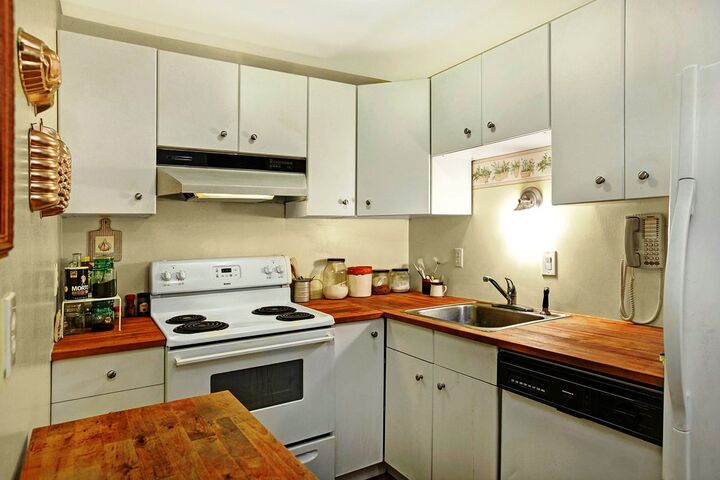 Property Photo: Kitchen 4201 35th Ave W 101  WA 98199 