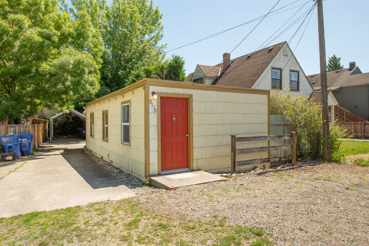 Property Photo:  9110 Fremont Ave N  WA 98103 