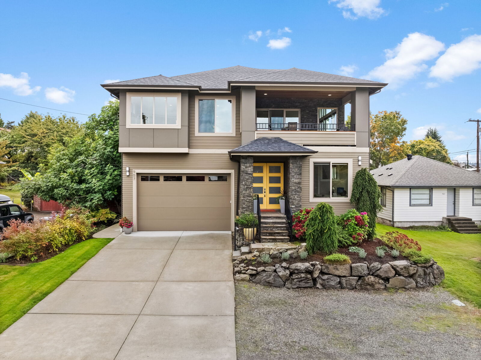 Property Photo:  907 N 33rd Street  WA 98056 