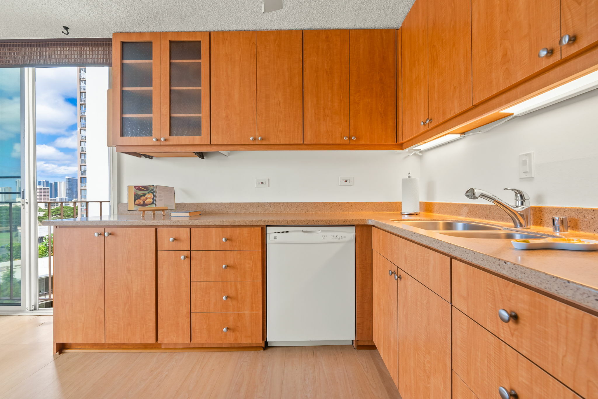 Property Photo:  1634 Makiki Street 606  HI 96822 