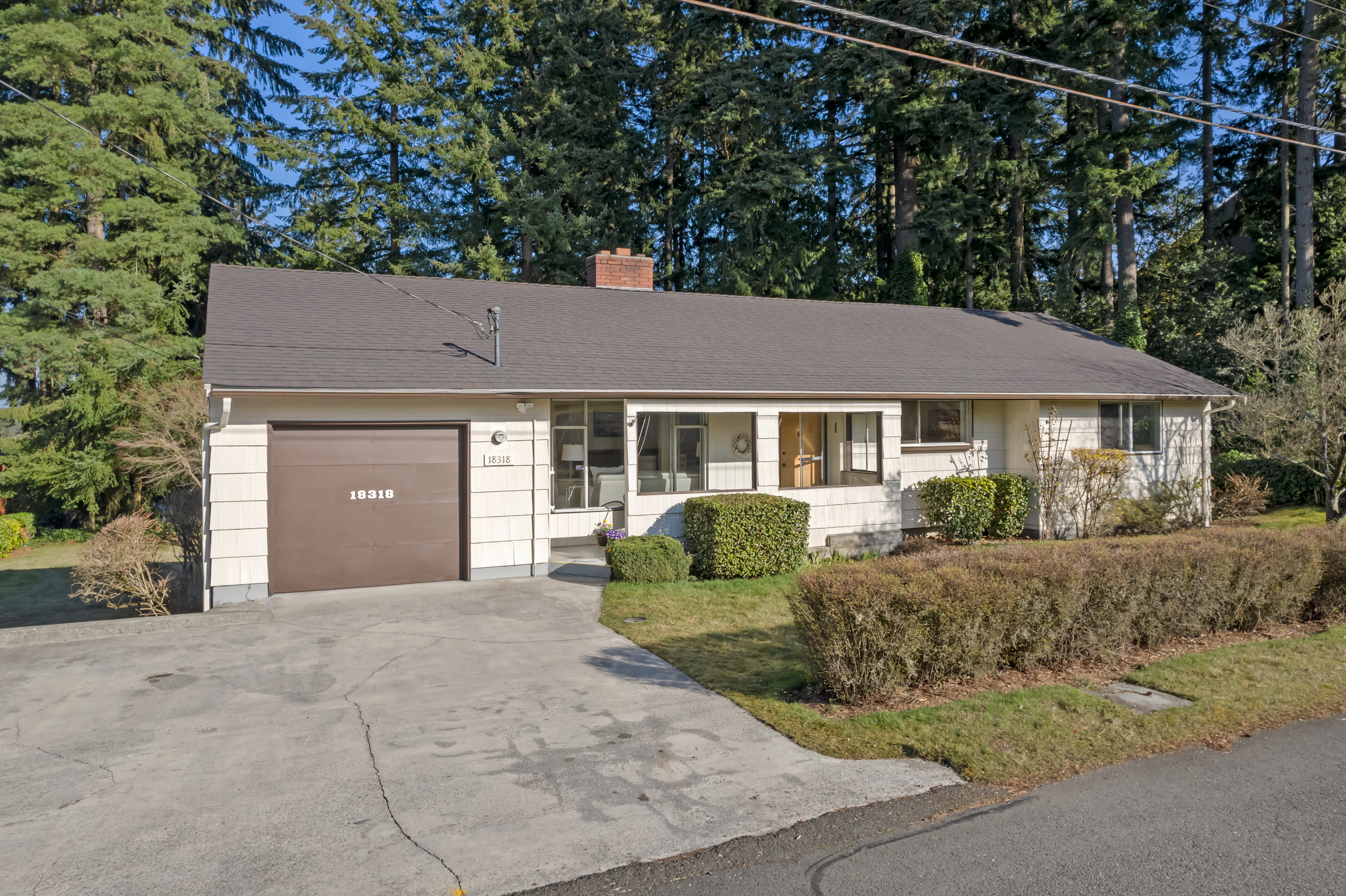 Property Photo:  18318 15th Place NE  WA 98155 