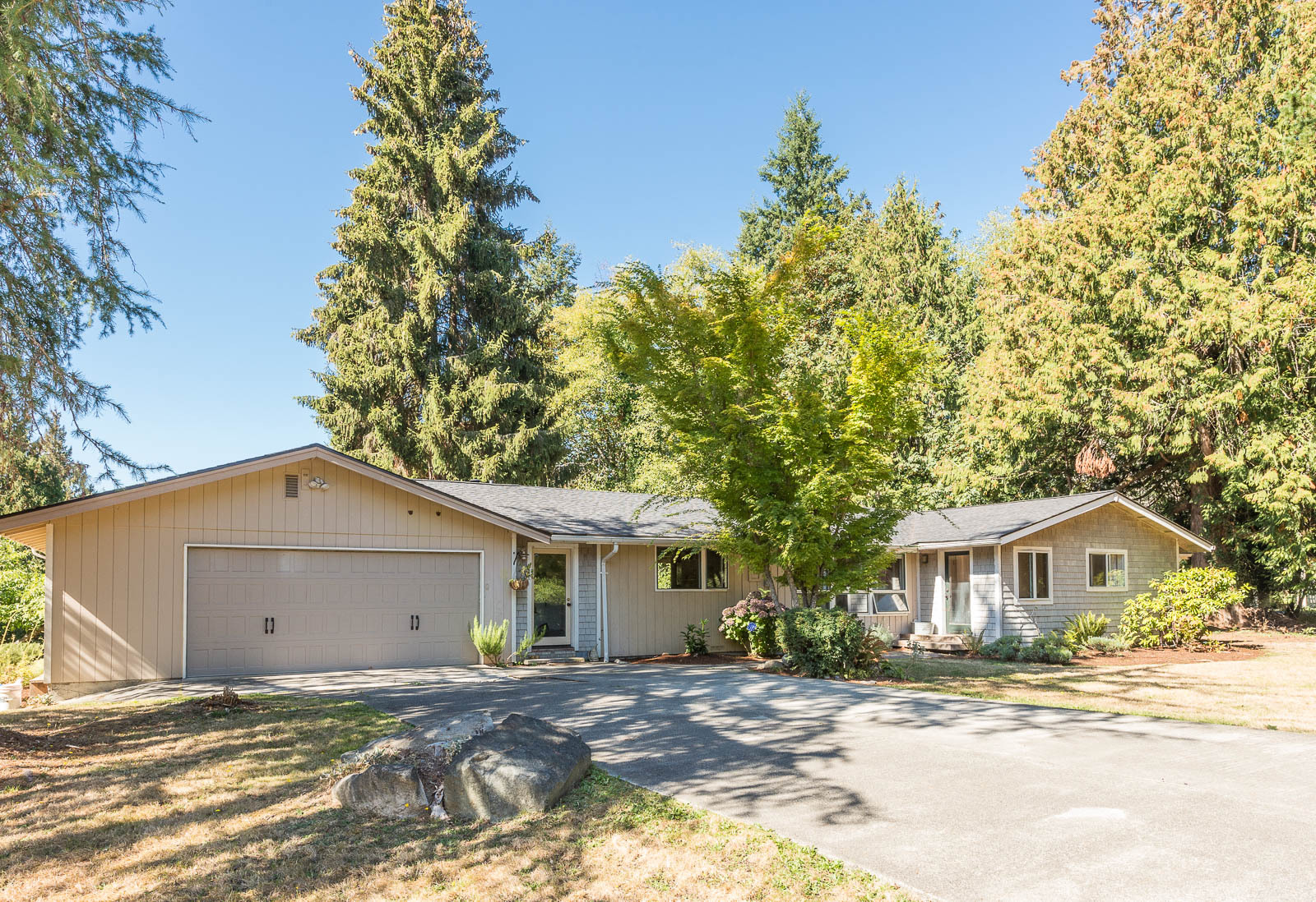 Property Photo: Exterior and interior photos 13421 108th Ave SW  WA 98070 